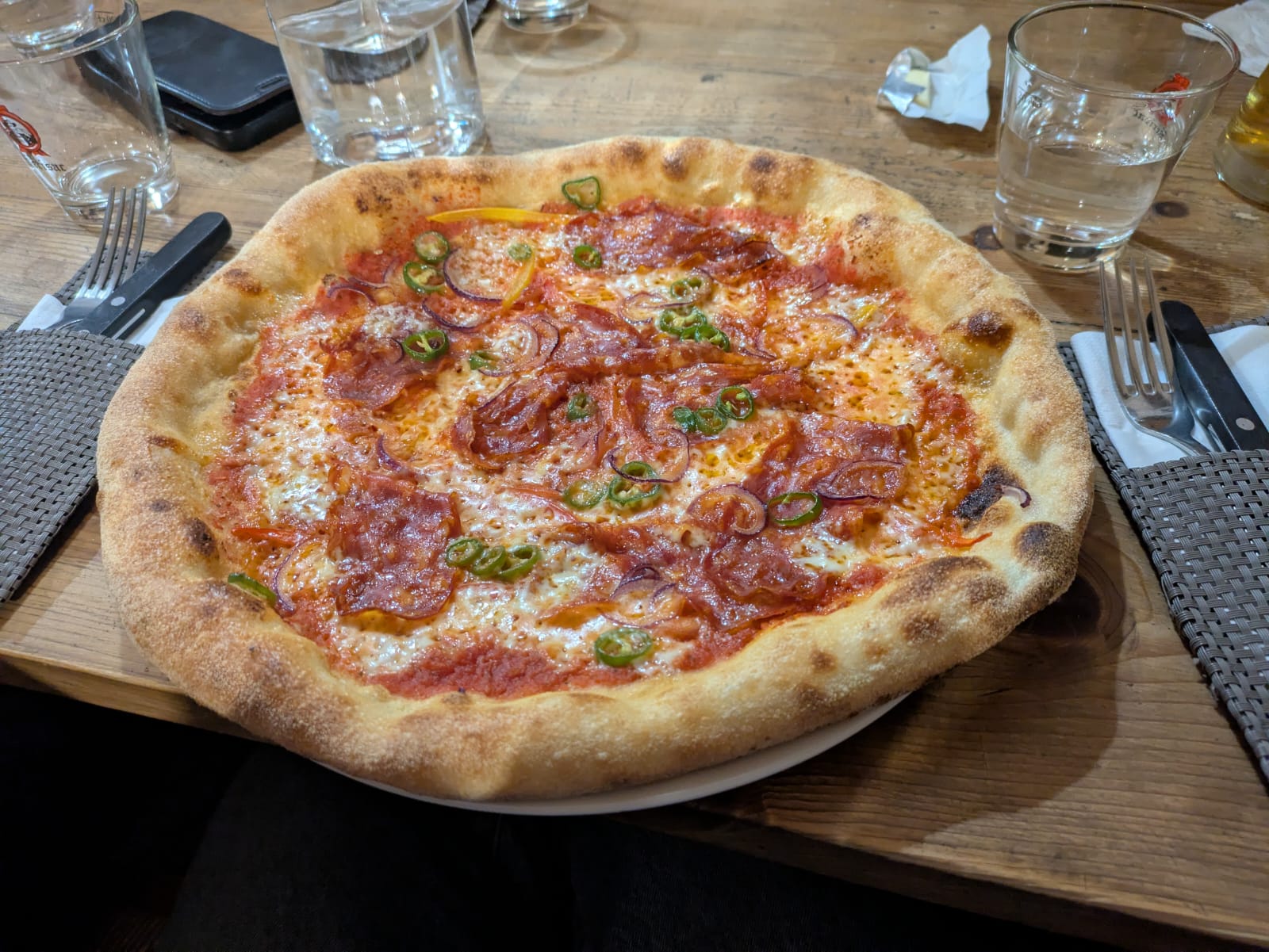 Try our spicy pizza in our pizzeria in Brides les Bains